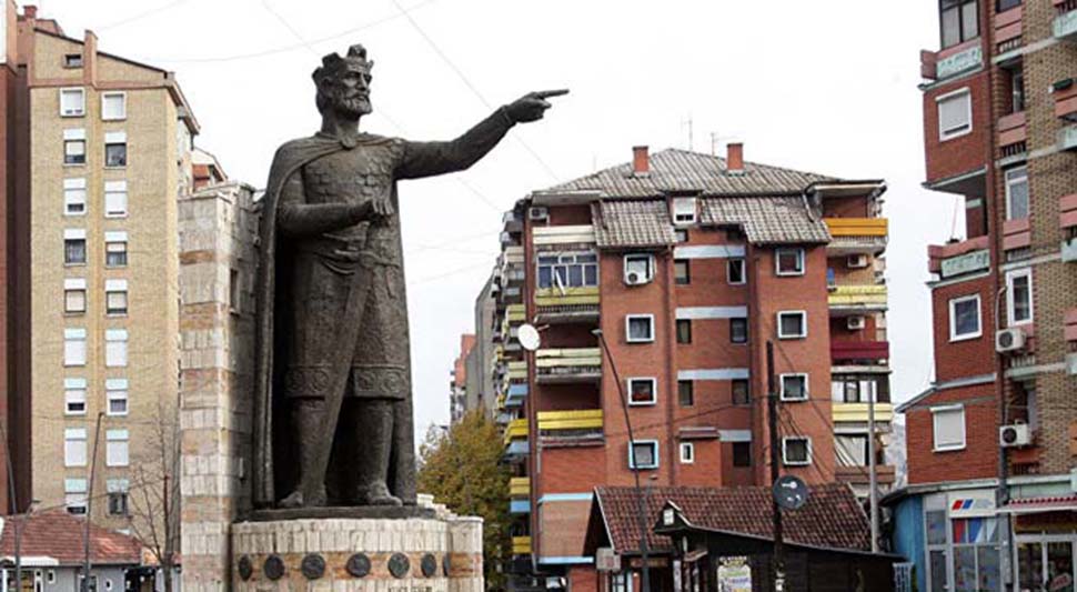 dzafer deva spomenik.jpg